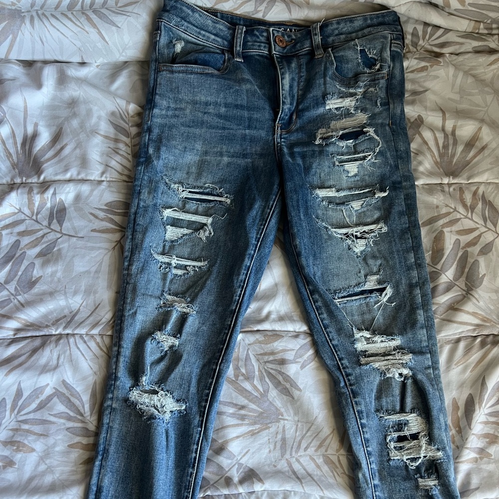Hi there I’m selling these American eagle jeans